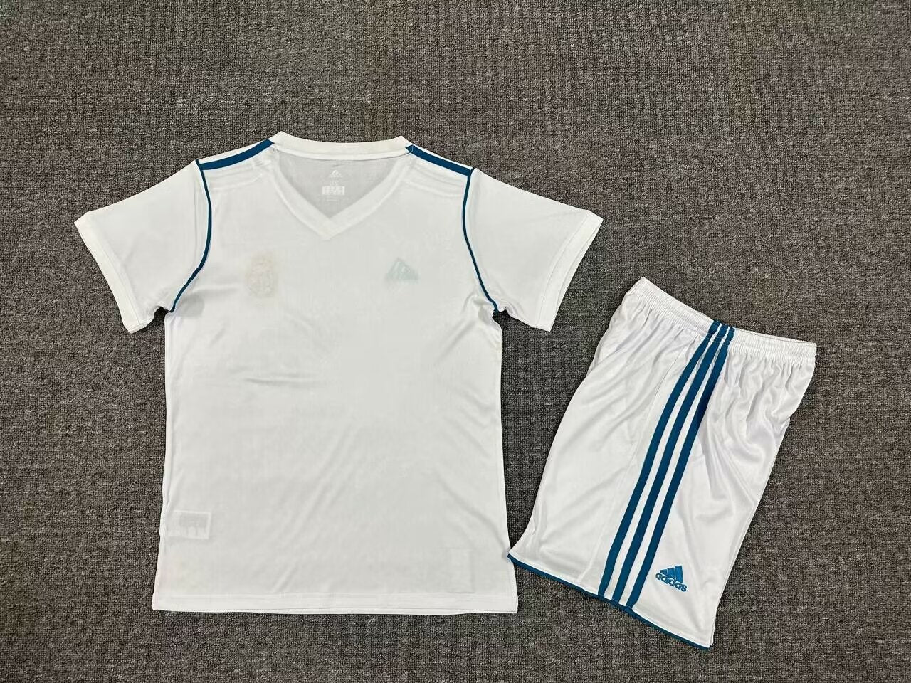 Kit Criança Real Madrid 2017-18 Principal
