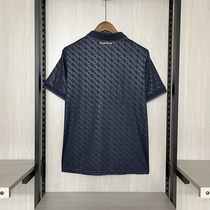 Camisola Juventus FC 2024-25 Alternativa Azul Versão Adepto