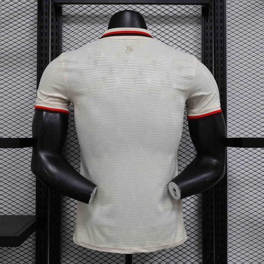 Camisola FC Bayern Munique 2024-25 Alternativa Creme Versão Jogador
