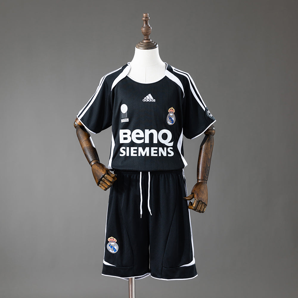Kit Criança Real Madrid CF 2006-07 Alternativo