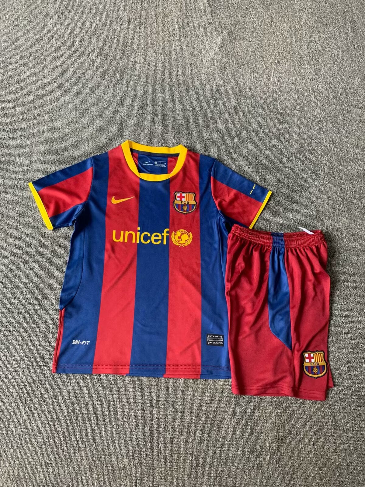 Kit Criança FC Barcelona 2010-11 Principal