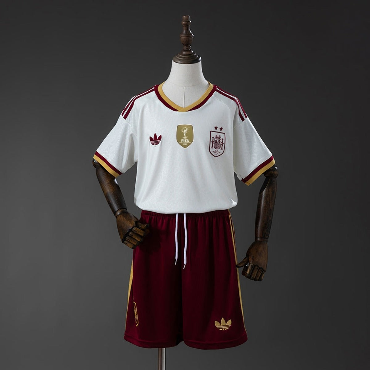 Kit Criança Espanha 2026 Alternativo Branco 2 Estrelas Campeão
