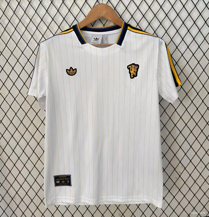 Camisola M-United 2025-26 Icon Range Travel Versão Adepto