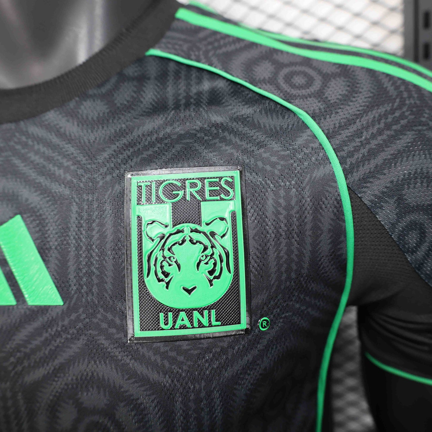 Camisola Tigres UANL 2025-26 Alternativa Preta Versão Jogador