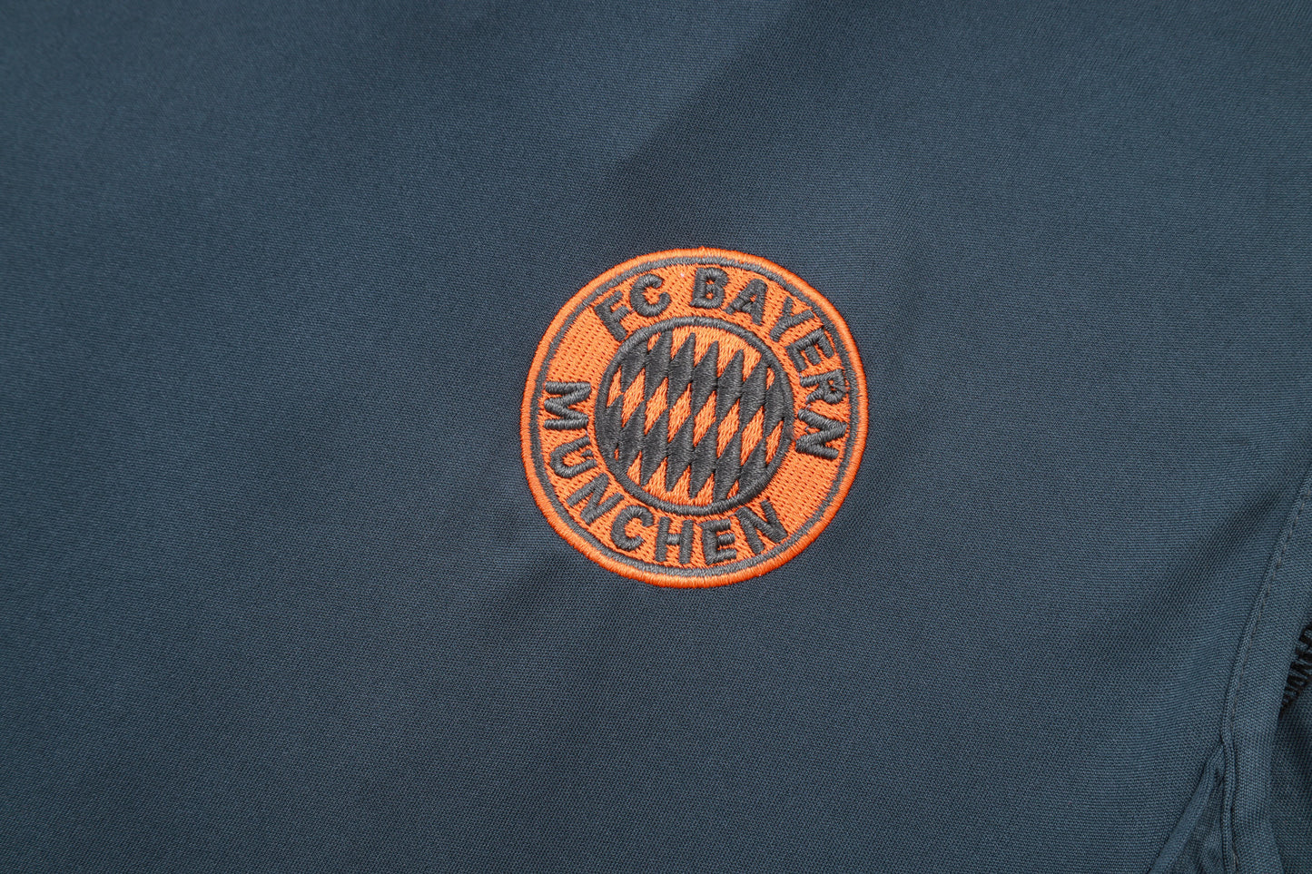 Kit Treino Manga Cava FC Bayern Munique 2025-26