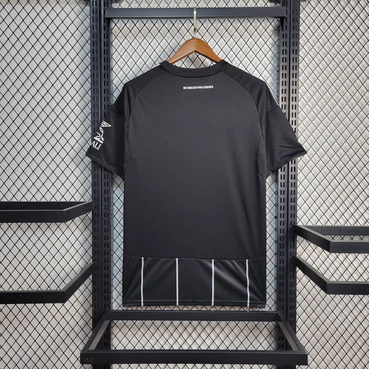 Camisola SG Eintracht Frankfurt 2025-26 Principal UCL Versão Adepto