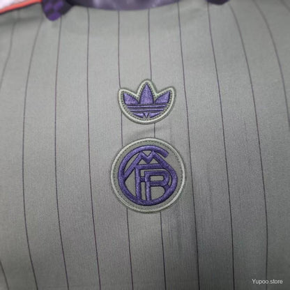 Camisola FC Bayern Munique 2025-26 Icon Range Travel Versão Jogador