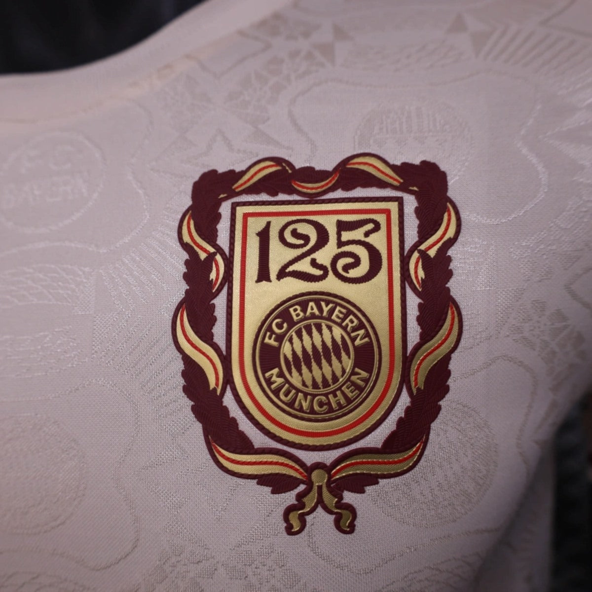 Camisola FC Bayern Munique 2024-25 Edição 125º Aniversario Versão Jogador