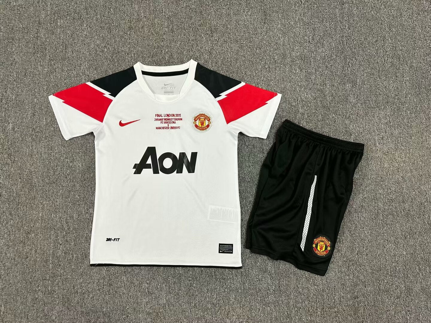 Kit Criança M-United 2010-11 Alternativo Final UCL