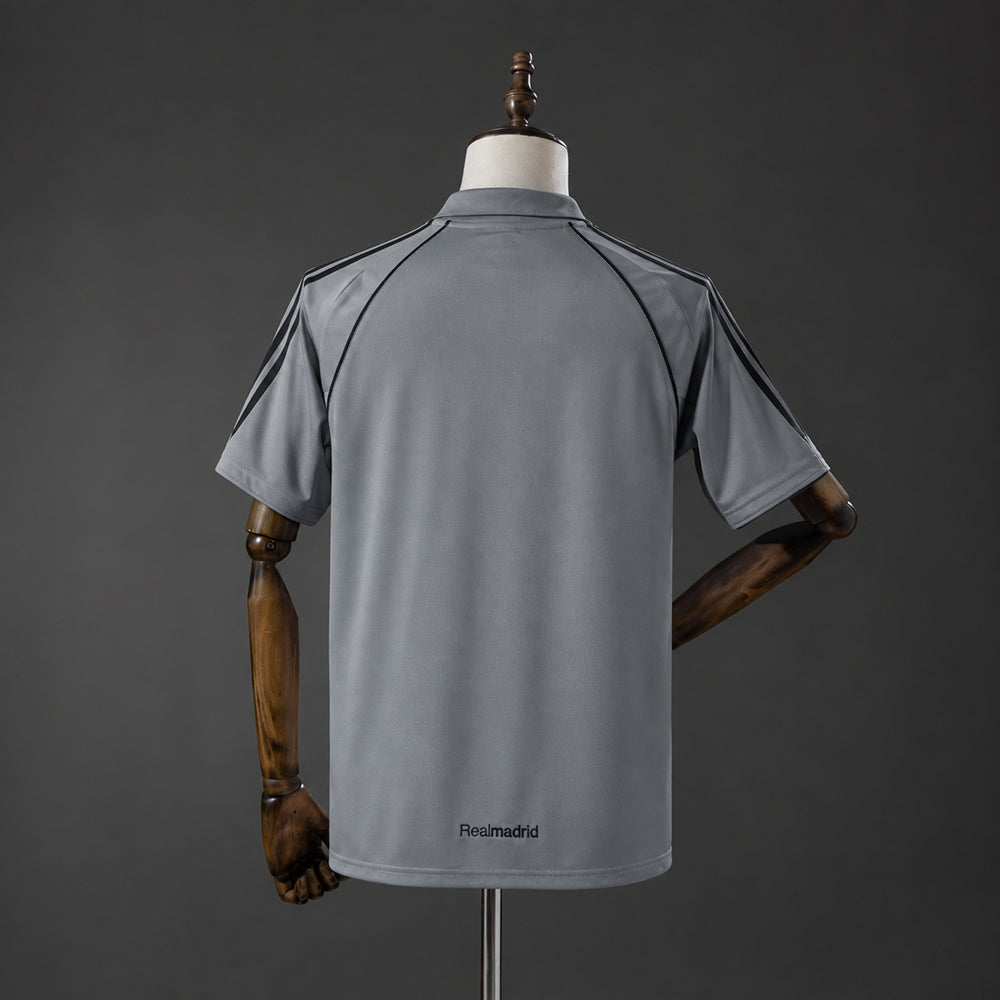 Camisola Real Madrid CF 2005-06 Alternativa Cinzenta Versão Adepto
