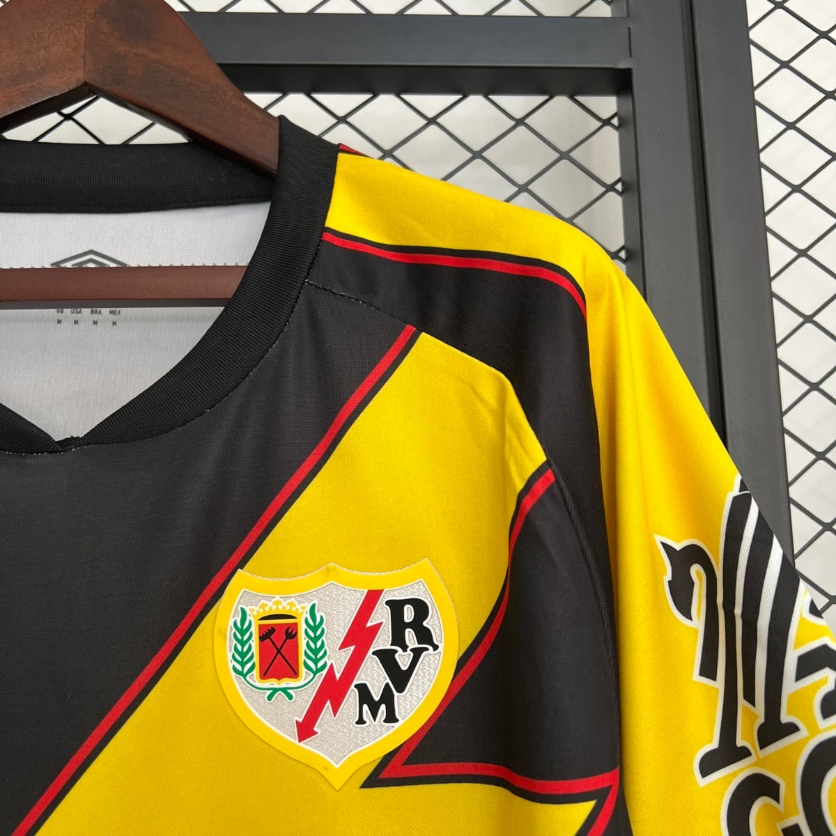 Camisola Rayo Vallecano 2025-26 Alternativa Preta Versão Adepto