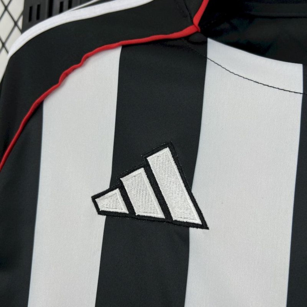 Camisola Besiktas JK 2025-26 Alternativa Preta Versão Adepto