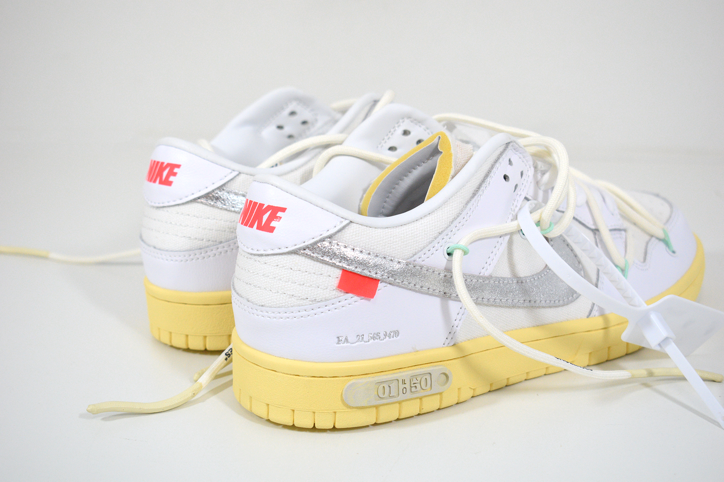 Nike SB Dunk Low Off-White Lot 1 (Entrega Imediata)