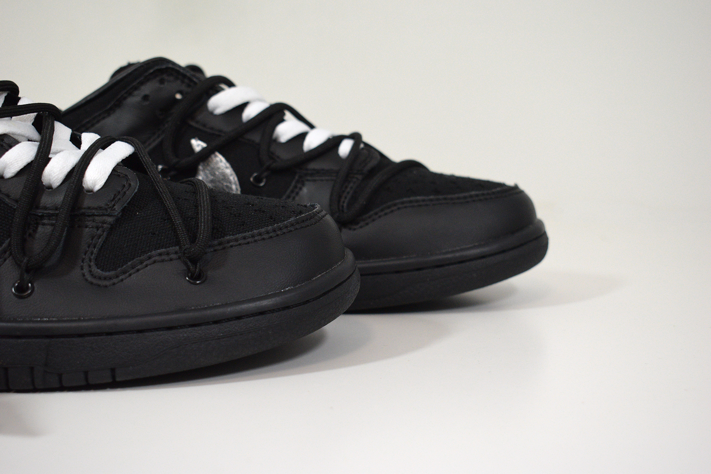 Nike SB Dunk Low Off-White Lot 50 (Entrega Imediata)