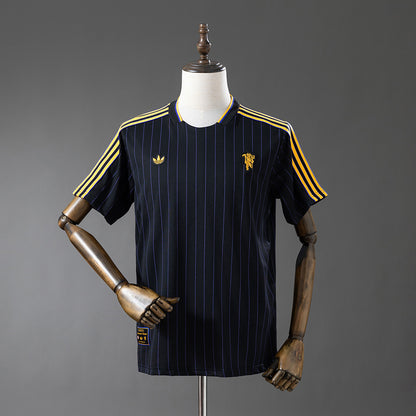 Camisola M-UNITED 2025-26 Icon Range Travel Versão Adepto