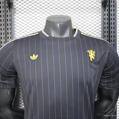 Camisola M-United 2025-26 Icon Range Travel Versão Jogador