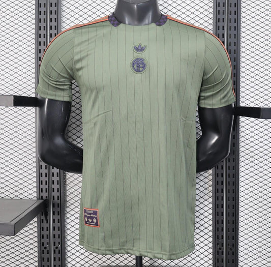 Camisola FC Bayern Munique 2025-26 Icon Range Travel Versão Jogador