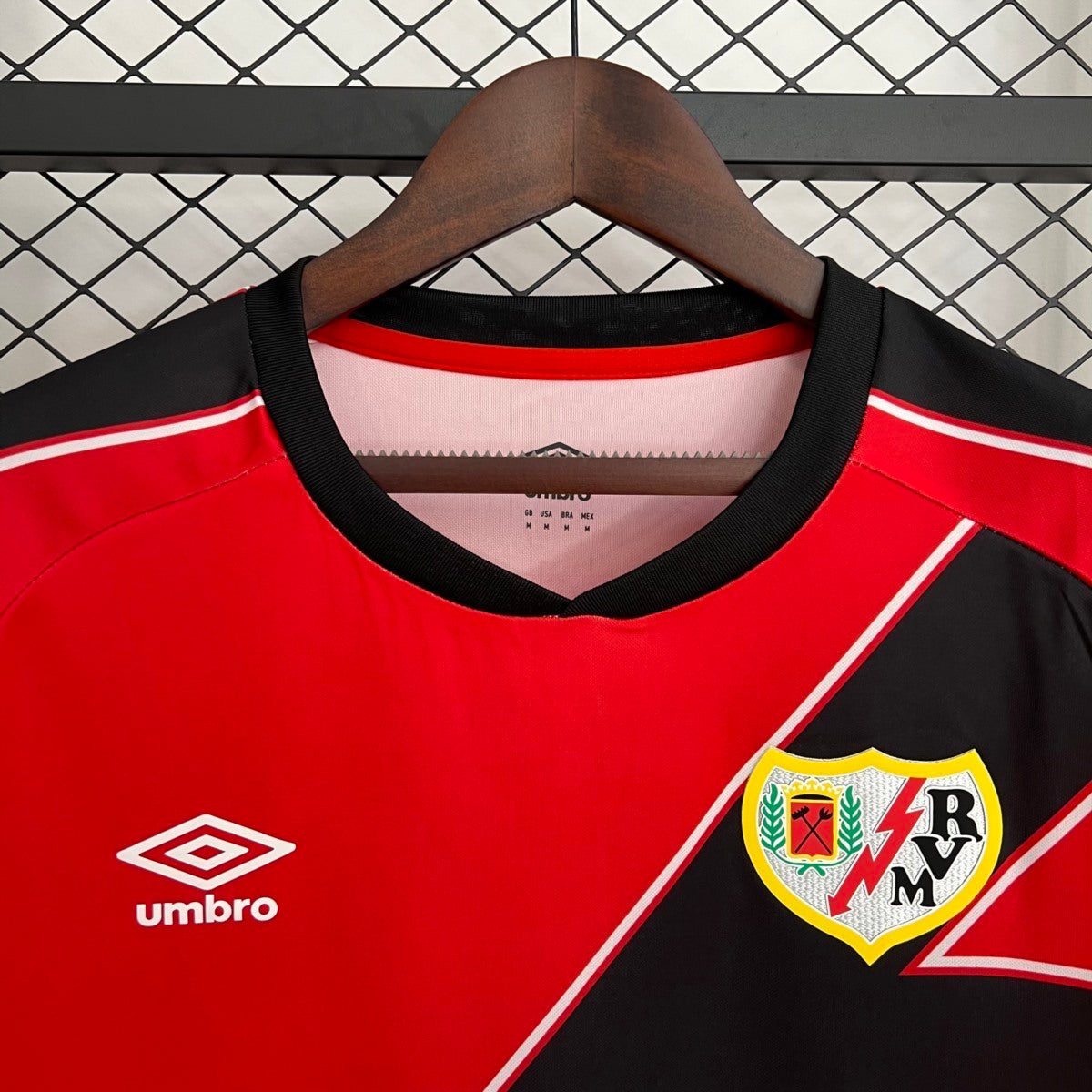 Camisola Rayo Vallecano 2025-26 Alternativa Vermelha Versão Adepto