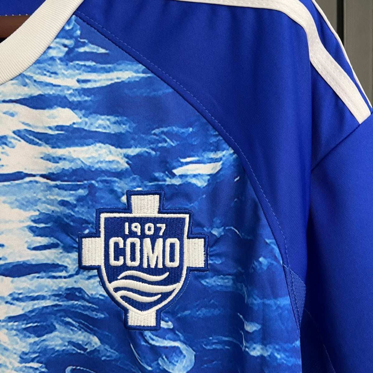 Camisola Como 1907 2025-26 Principal Versão Adepto