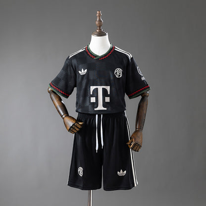Kit Criança FC Bayern Munique 2025-26 Alternativo