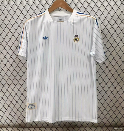 Camisola Real Madrid CF 2025-26 Icon Range Travel Versão Adepto