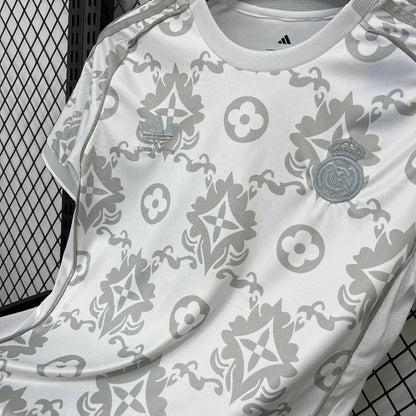 Camisola Real Madrid CF 2025-26 Edição LV Versão Adepto