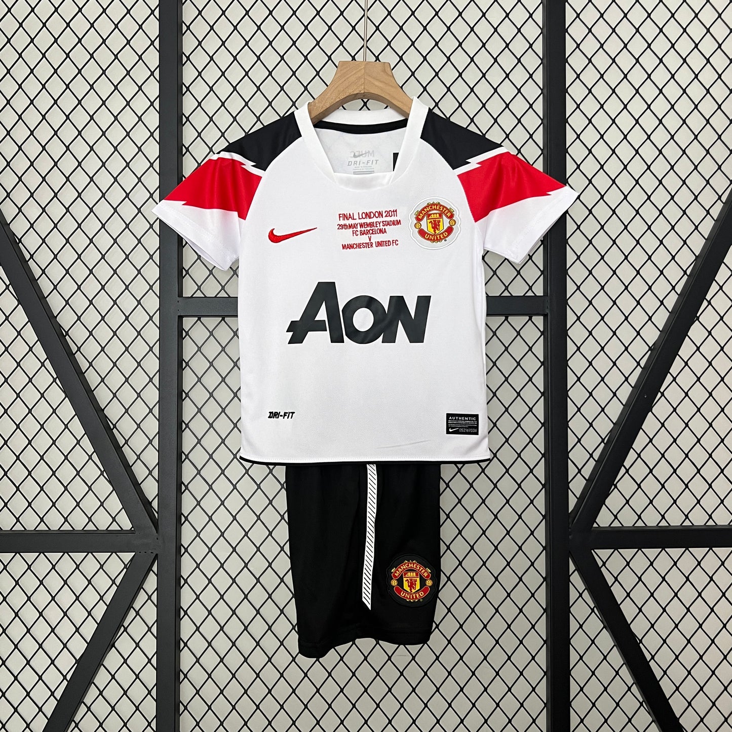 Kit Criança M-UNITED 2010-11 Alternativo Final UCL