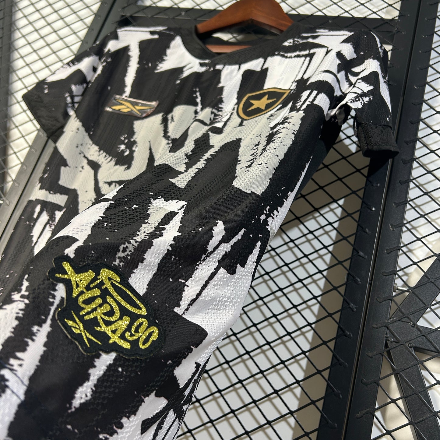 Camisola Botafogo-RJ 2025-26 Alternativa Preta/Branca Versão Mulher