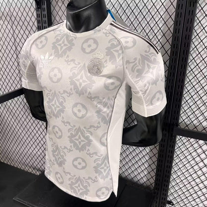 Camisola Real Madrid CF 2025-26 Edição LV Versão Jogador