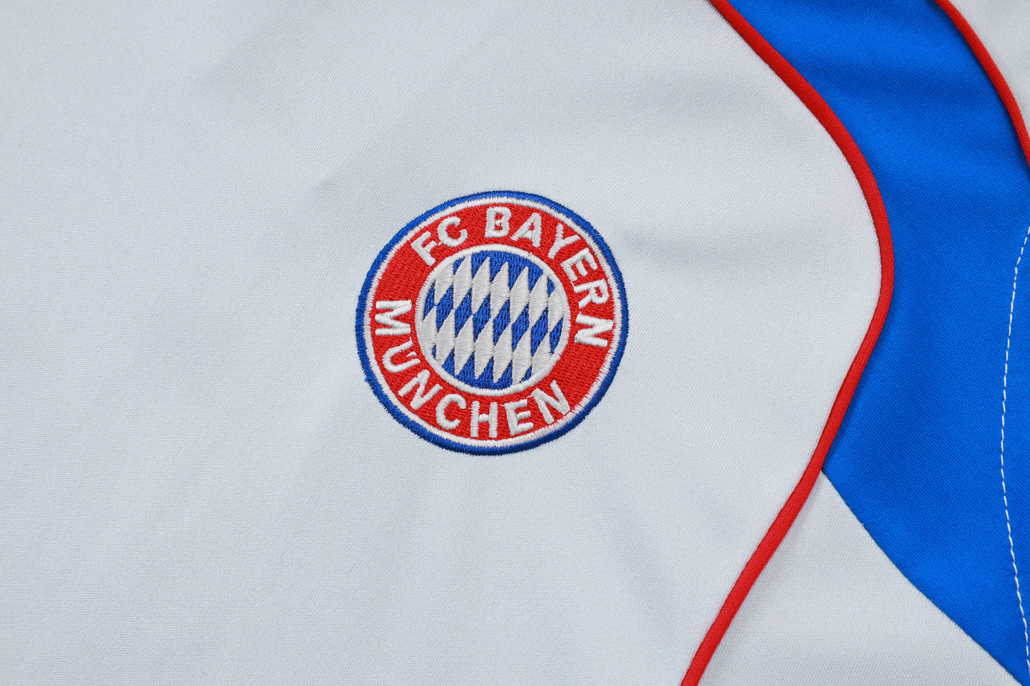 Kit Treino Manga Cava FC Bayern Munique 2025-26