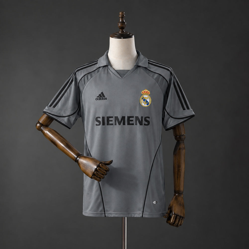 Camisola Real Madrid CF 2005-06 Alternativa Cinzenta Versão Adepto