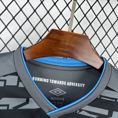 Camisola IP-WICH 2025-26 Alternativa Preta Versão Adepto