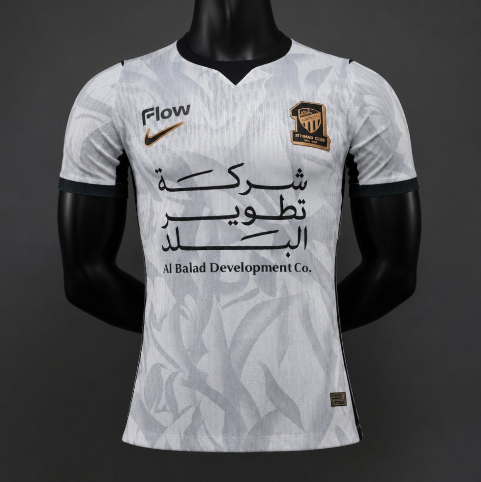 Camisola Al Ittihad 2026 27 Alternativa Branca Vers o Jogador Raiuga camisola-al-ittihad-2026-27-alternativa-branca-vers-o-jogador-raiuga
