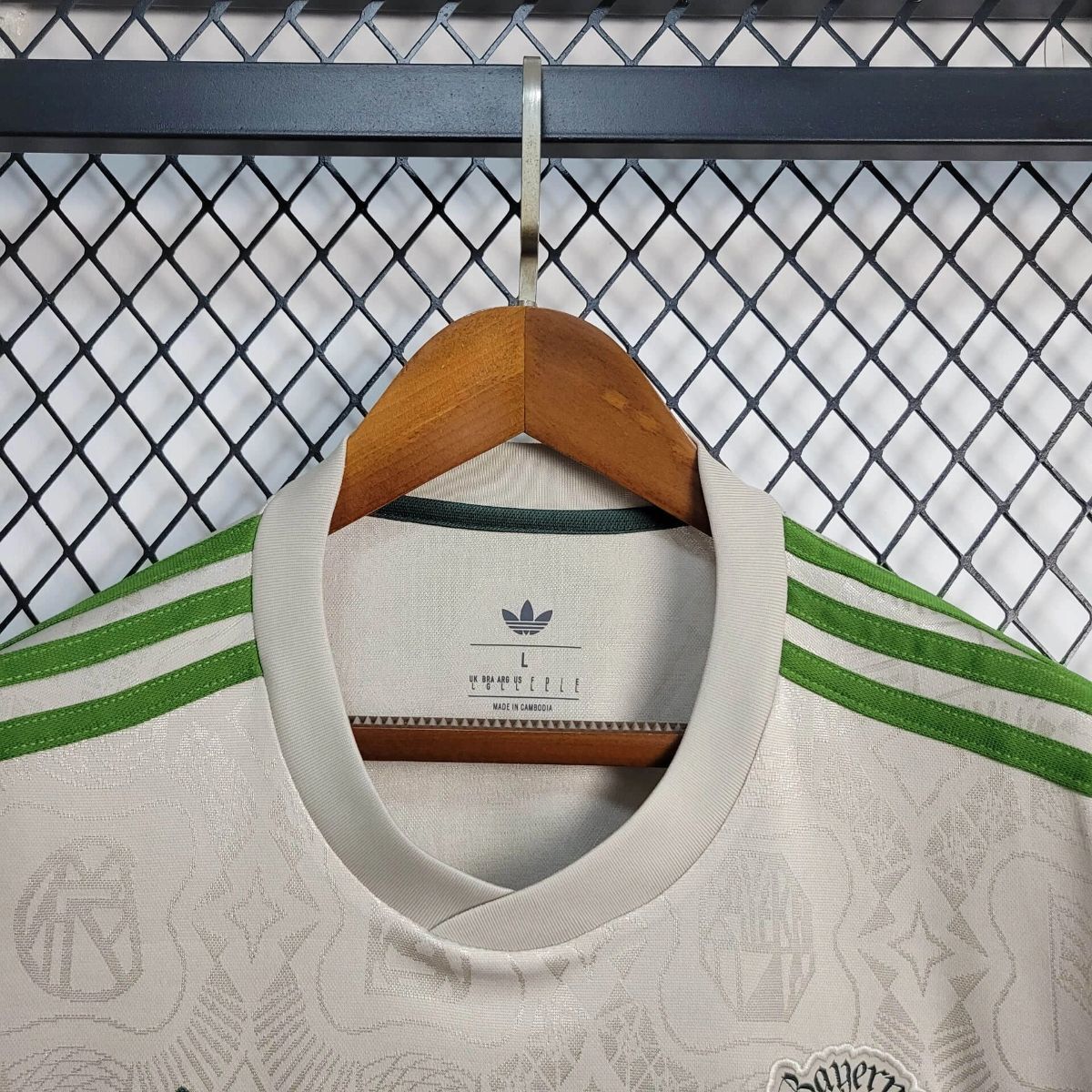 Camisola FC Bayern Munique 2025-26 Edição Oktoberfest Versão Adepto