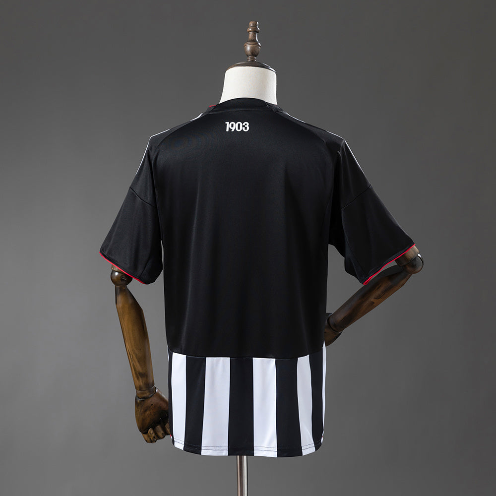 Camisola Besiktas JK 2025-26 Alternativa Preta/Branca Versão Adepto