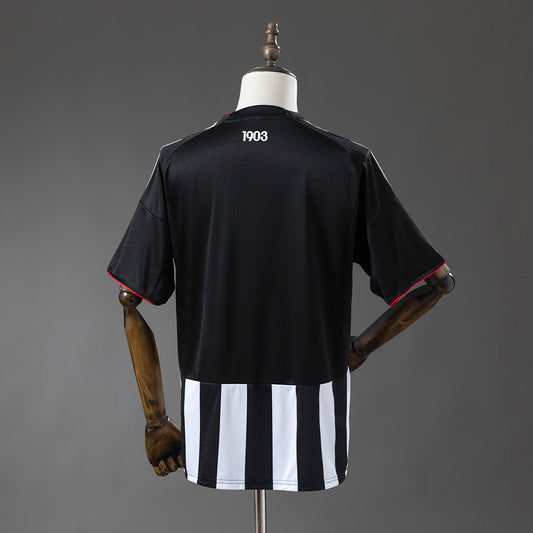 Camisola Besiktas JK 2025-26 Alternativa Preta/Branca Versão Adepto