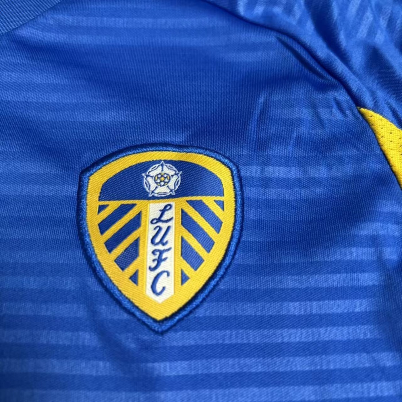 Kit Criança Leeds-U 2025-26 Alternativo