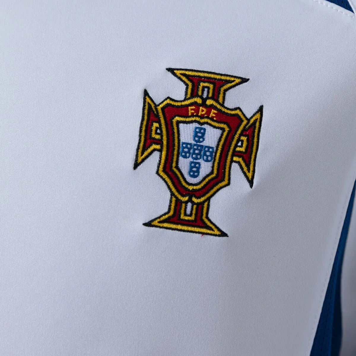 Camisola Portugal 2002 Alternativa Branca Versão Adepto